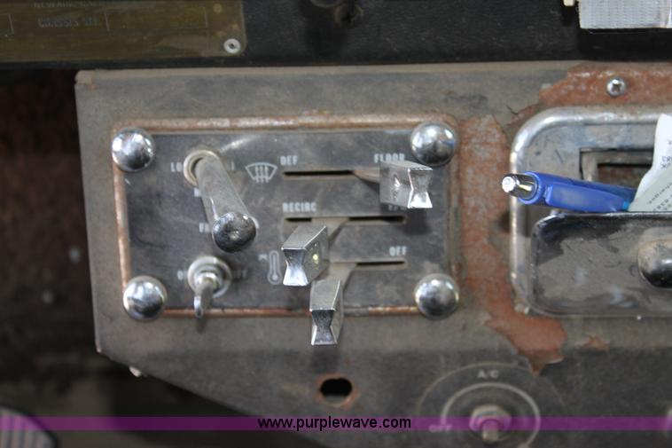 image for item D5211 1984 Peterbilt 359 semi truck