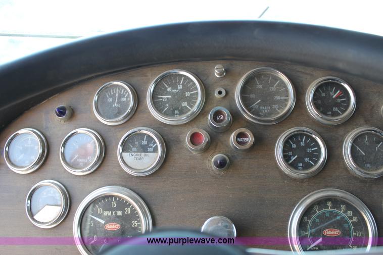 image for item D5211 1984 Peterbilt 359 semi truck