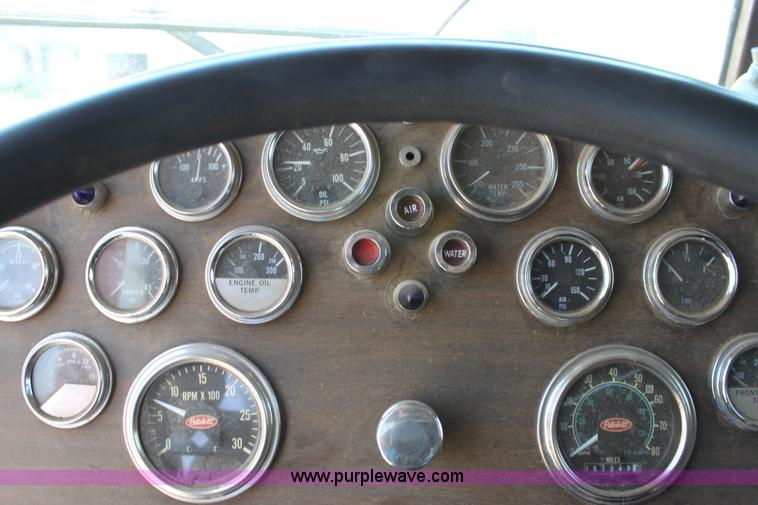 image for item D5211 1984 Peterbilt 359 semi truck
