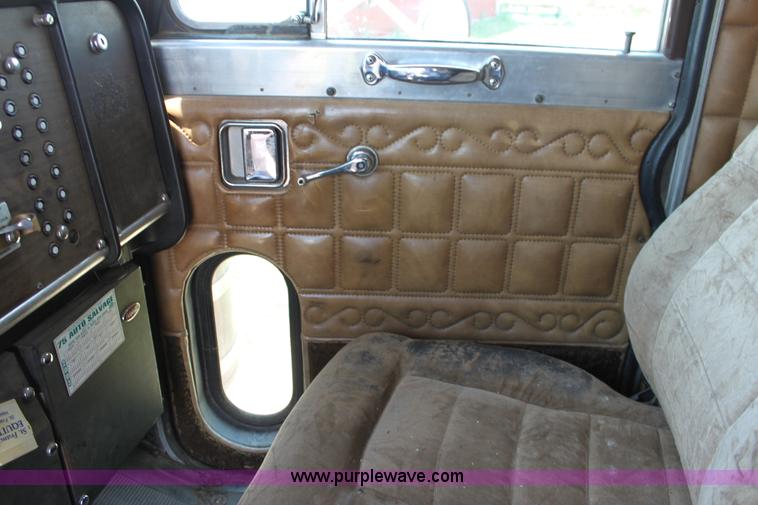 image for item D5211 1984 Peterbilt 359 semi truck