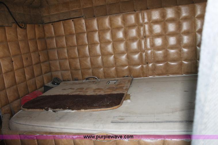 image for item D5211 1984 Peterbilt 359 semi truck