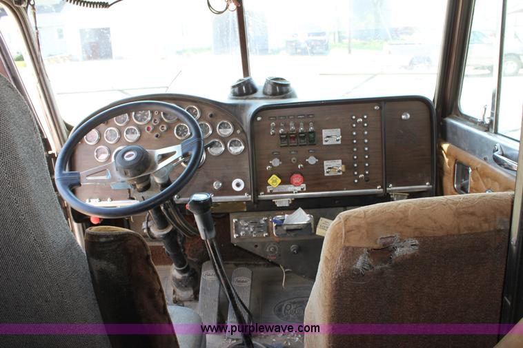image for item D5211 1984 Peterbilt 359 semi truck
