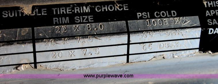 image for item D5211 1984 Peterbilt 359 semi truck