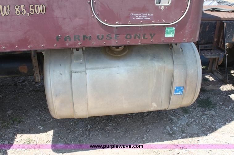 image for item D5211 1984 Peterbilt 359 semi truck