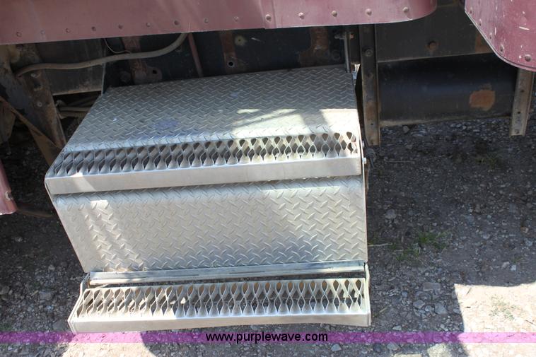 image for item D5211 1984 Peterbilt 359 semi truck