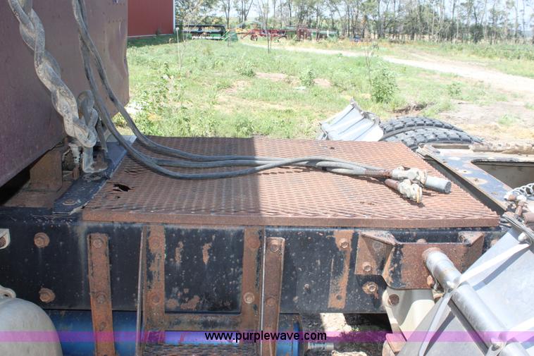 image for item D5211 1984 Peterbilt 359 semi truck