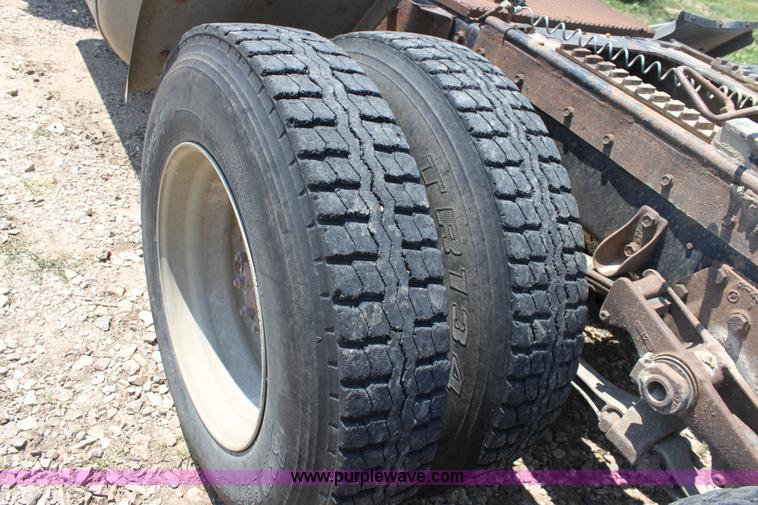 image for item D5211 1984 Peterbilt 359 semi truck