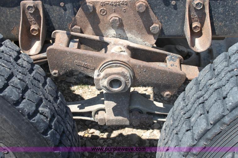 image for item D5211 1984 Peterbilt 359 semi truck