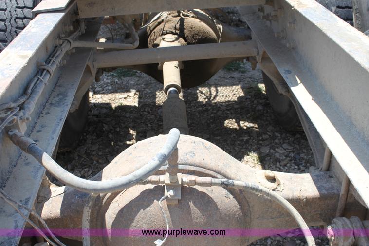 image for item D5211 1984 Peterbilt 359 semi truck