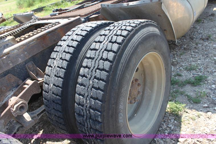 image for item D5211 1984 Peterbilt 359 semi truck