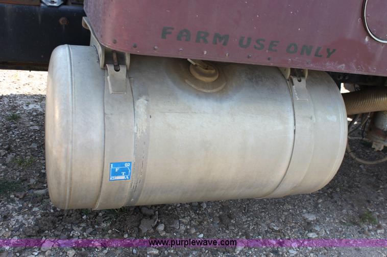 image for item D5211 1984 Peterbilt 359 semi truck