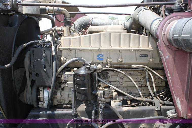 image for item D5211 1984 Peterbilt 359 semi truck