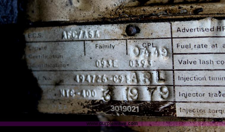 image for item D5211 1984 Peterbilt 359 semi truck