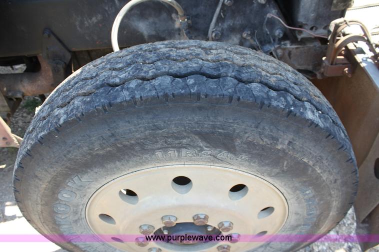 image for item D5211 1984 Peterbilt 359 semi truck