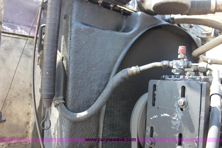 image for item D5211 1984 Peterbilt 359 semi truck