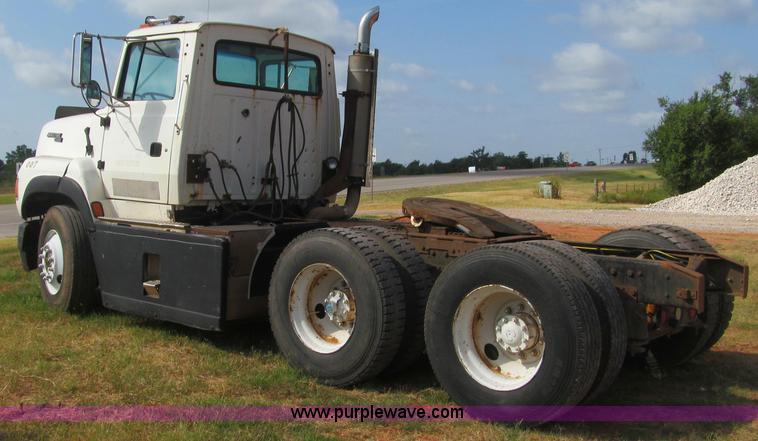 image for item F3011 1995 Ford L9000 AeroMax semi truck