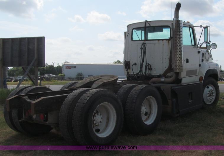 image for item F3011 1995 Ford L9000 AeroMax semi truck