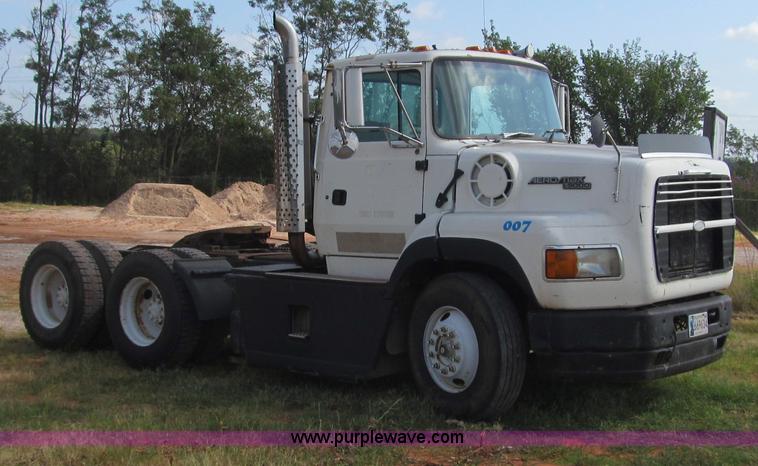 image for item F3011 1995 Ford L9000 AeroMax semi truck