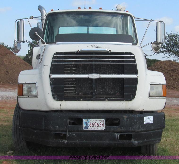 image for item F3011 1995 Ford L9000 AeroMax semi truck