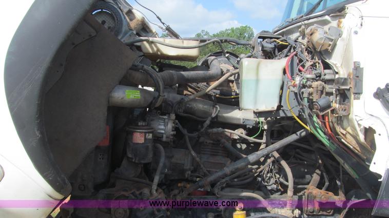 image for item F3011 1995 Ford L9000 AeroMax semi truck