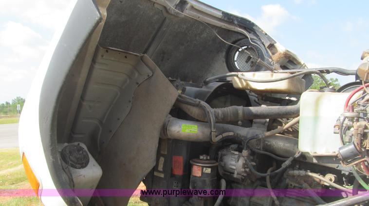 image for item F3011 1995 Ford L9000 AeroMax semi truck