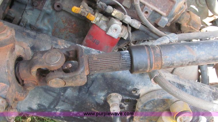 image for item F3011 1995 Ford L9000 AeroMax semi truck