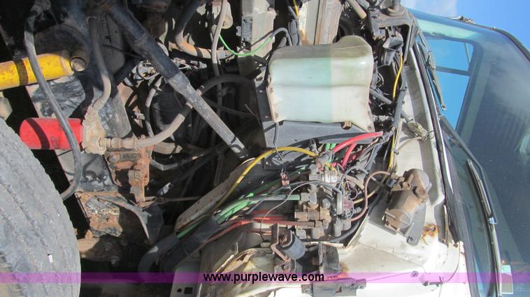 image for item F3011 1995 Ford L9000 AeroMax semi truck