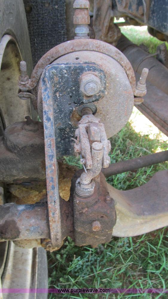 image for item F3011 1995 Ford L9000 AeroMax semi truck