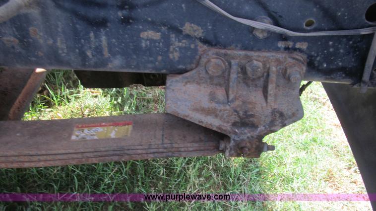 image for item F3011 1995 Ford L9000 AeroMax semi truck