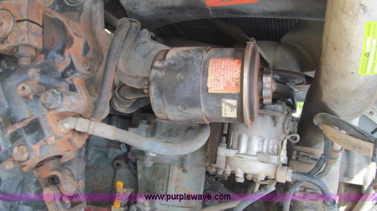 image for item F3011 1995 Ford L9000 AeroMax semi truck