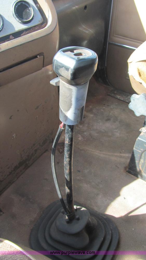 image for item F3011 1995 Ford L9000 AeroMax semi truck