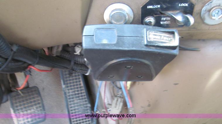 image for item F3011 1995 Ford L9000 AeroMax semi truck