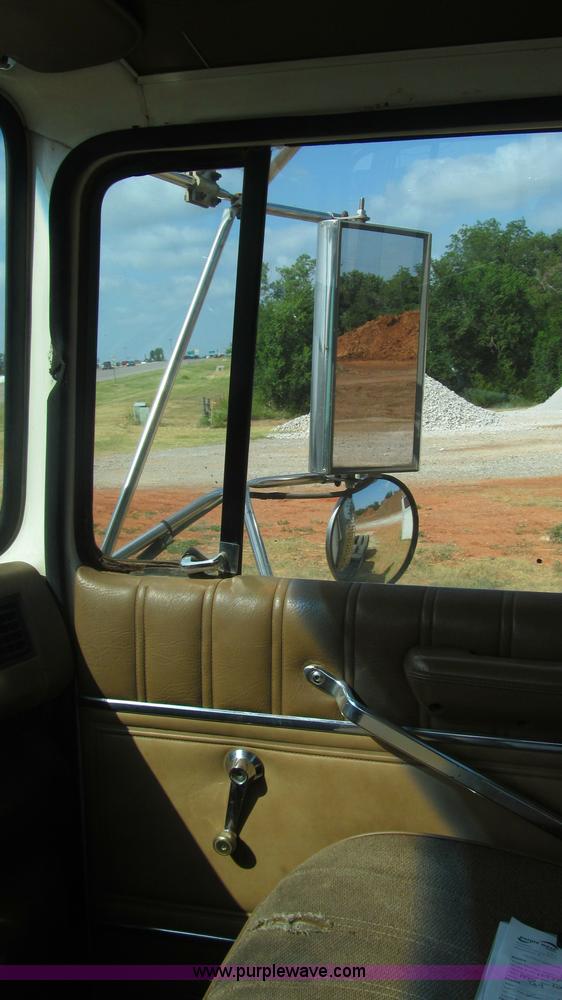 image for item F3011 1995 Ford L9000 AeroMax semi truck