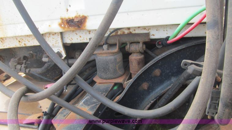 image for item F3011 1995 Ford L9000 AeroMax semi truck