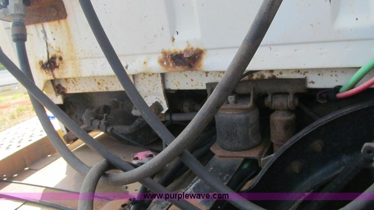 image for item F3011 1995 Ford L9000 AeroMax semi truck