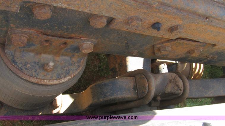 image for item F3011 1995 Ford L9000 AeroMax semi truck