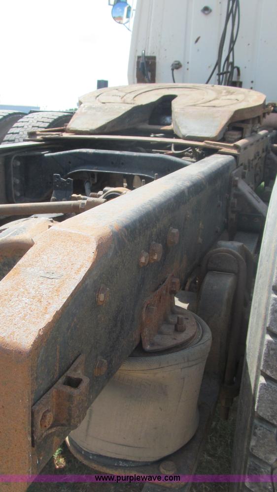 image for item F3011 1995 Ford L9000 AeroMax semi truck