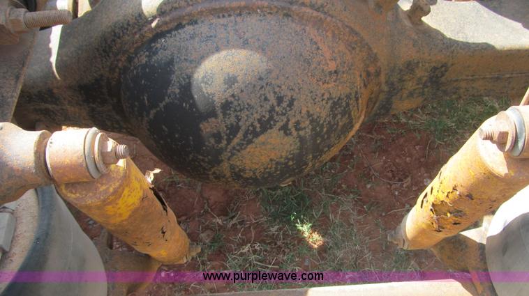 image for item F3011 1995 Ford L9000 AeroMax semi truck