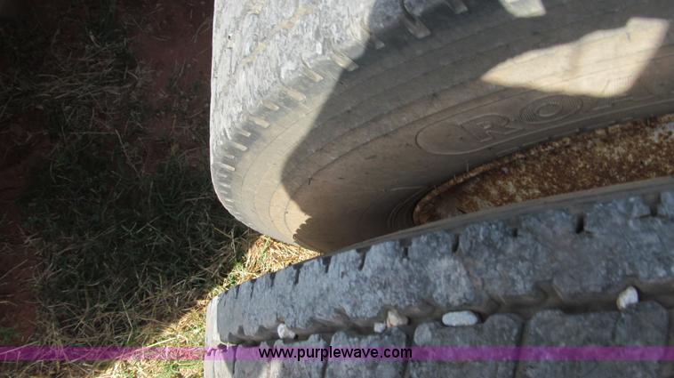 image for item F3011 1995 Ford L9000 AeroMax semi truck