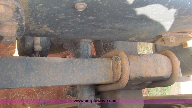 image for item F3011 1995 Ford L9000 AeroMax semi truck