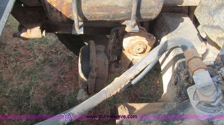 image for item F3011 1995 Ford L9000 AeroMax semi truck