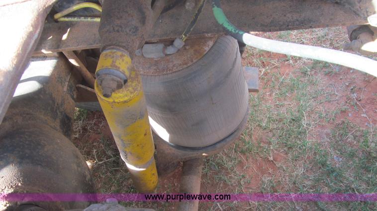 image for item F3011 1995 Ford L9000 AeroMax semi truck