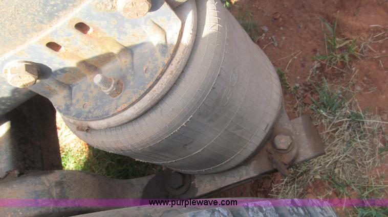 image for item F3011 1995 Ford L9000 AeroMax semi truck