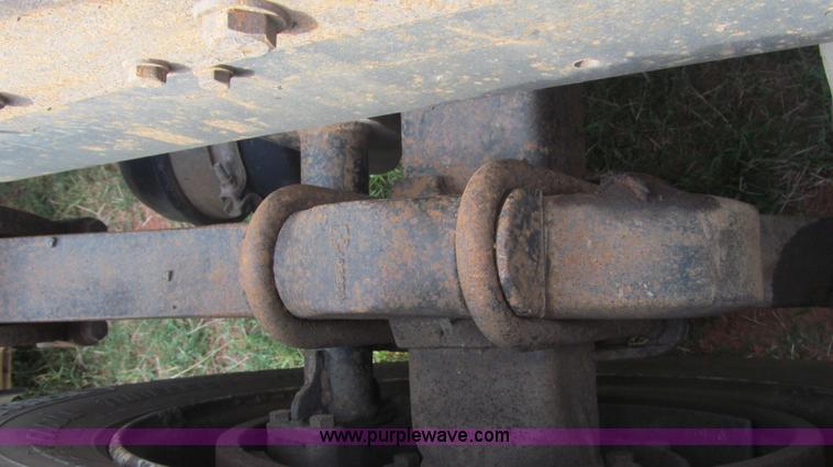 image for item F3011 1995 Ford L9000 AeroMax semi truck