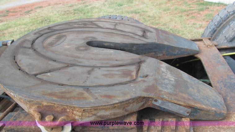 image for item F3011 1995 Ford L9000 AeroMax semi truck