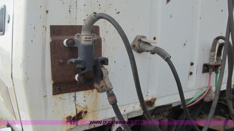 image for item F3011 1995 Ford L9000 AeroMax semi truck