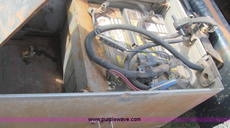 image for item F3011 1995 Ford L9000 AeroMax semi truck