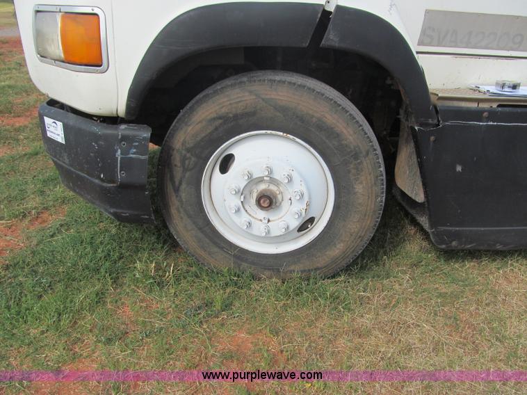 image for item F3011 1995 Ford L9000 AeroMax semi truck