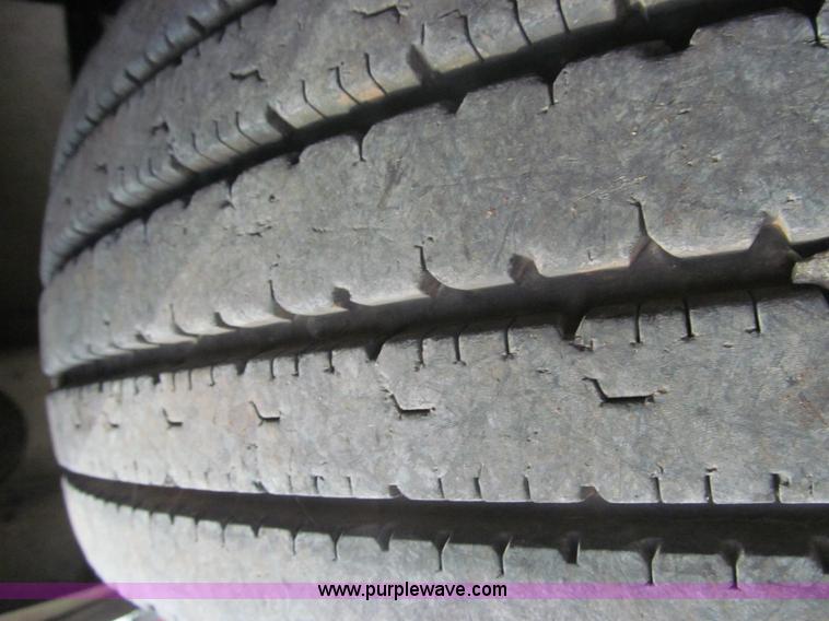 image for item F3011 1995 Ford L9000 AeroMax semi truck