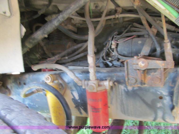 image for item F3011 1995 Ford L9000 AeroMax semi truck